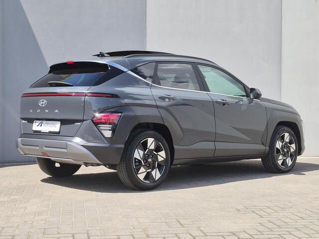 Hyundai Kona 1.6 GDI HEV Premium Sky / Glazen schuif- en kanteldak / Stuur- Stoel & Achterbankverwarming / Elektrische achterklep / Stoelventilatie / Bose Audio Systeem / Rondomzicht camera / Adaptief cruise control / Keyless Entry/Start / Apple Carplay Android Auto /