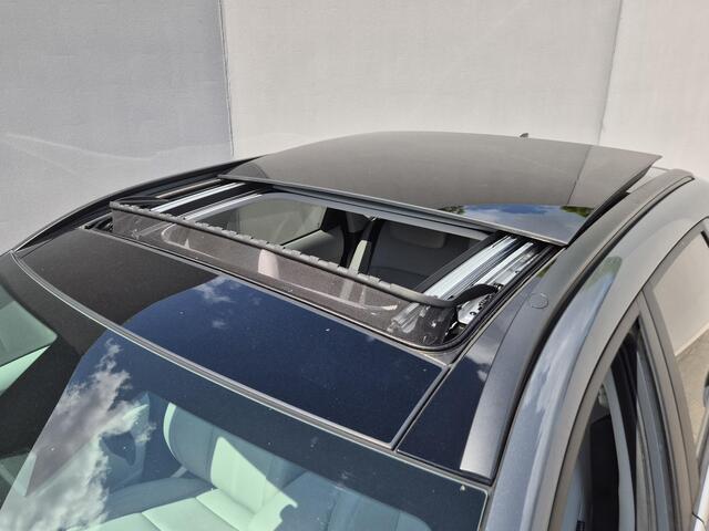 Hyundai Kona 1.6 GDI HEV Premium Sky / Glazen schuif- en kanteldak / Stuur- Stoel & Achterbankverwarming / Elektrische achterklep / Stoelventilatie / Bose Audio Systeem / Rondomzicht camera / Adaptief cruise control / Keyless Entry/Start / Apple Carplay Android Auto /