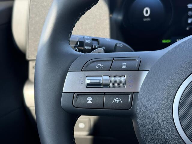 Hyundai Kona 1.6 GDI HEV Comfort Plus / ¤4.000,- Korting / Elektrische Achterklep / Stoel Verwarming V+A / Stuur Verwarming / Keyless / Adaptive Cruise / Navigatie / Apple Carplay & Android Auto /
