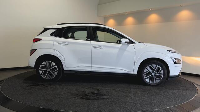 Hyundai Kona EV Comfort 39 kWh - Verwarmde stoelen | Digitaal dashboard | Hill hold functie |
