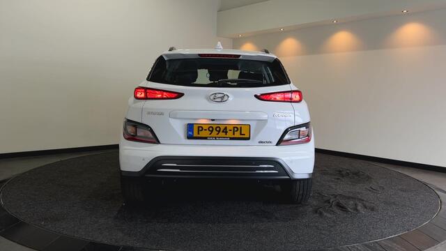 Hyundai Kona EV Comfort 39 kWh - Verwarmde stoelen | Digitaal dashboard | Hill hold functie |