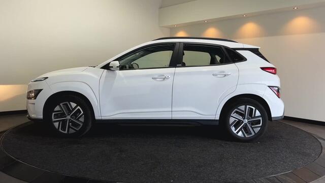 Hyundai Kona EV Comfort 39 kWh - Verwarmde stoelen | Digitaal dashboard | Hill hold functie |