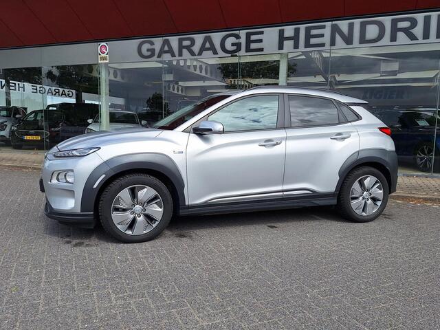 Hyundai Kona EV Fashion 64 kWh | SOH: 94,3% | 3 fase | Warmtepomp | Trekhaak | Camera | Adaptive CC | Blindspot |