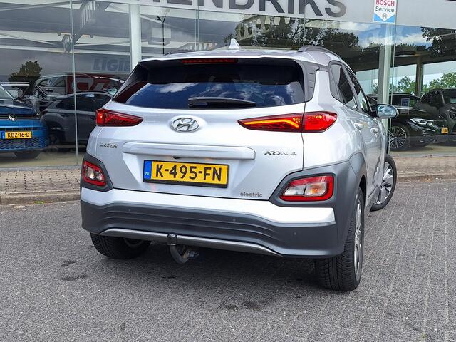 Hyundai Kona EV Fashion 64 kWh | SOH: 94,3% | 3 fase | Warmtepomp | Trekhaak | Camera | Adaptive CC | Blindspot |