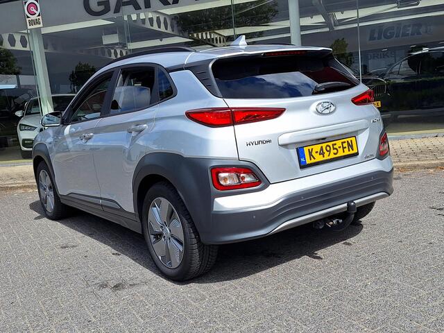 Hyundai Kona EV Fashion 64 kWh | SOH: 94,3% | 3 fase | Warmtepomp | Trekhaak | Camera | Adaptive CC | Blindspot |