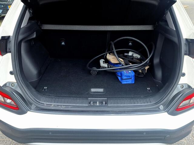 Hyundai Kona EV Premium 64 kWh | SOH: nnb | Warmtepomp | Lage km-stand | Leder | HUD | Blindspot | Full LED |