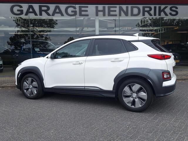 Hyundai Kona EV Premium 64 kWh | SOH: nnb | Warmtepomp | Lage km-stand | Leder | HUD | Blindspot | Full LED |