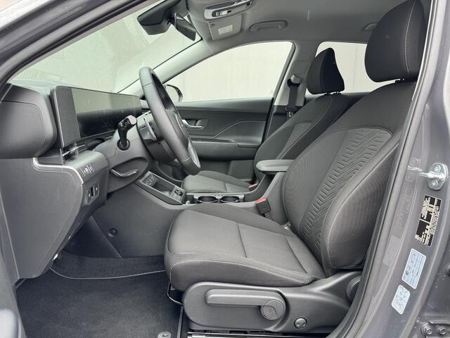 Hyundai Kona Electric Comfort Smart 65.4 kWh / Fabrieksgarantie tot 9-2030 / SOH 100% / Stuur- & Stoel verwarming / Achteruitrijcamera / Apple Carplay Android Auto / Keyless Entry/Start / Adaptief cruise control / Climate control /