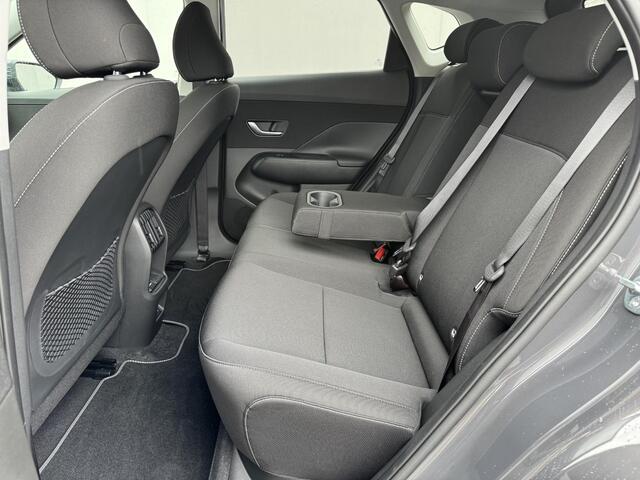 Hyundai Kona Electric Comfort Smart 65.4 kWh / Fabrieksgarantie tot 9-2030 / SOH 100% / Stuur- & Stoel verwarming / Achteruitrijcamera / Apple Carplay Android Auto / Keyless Entry/Start / Adaptief cruise control / Climate control /