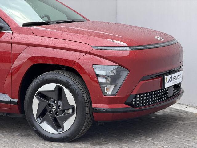 Hyundai Kona Electric Comfort Smart 48.4 kWh / SOH 100% / Fabrieksgarantie tot 2-2030 / Adaptieve Cruise / Navigatie / Camera / Stoel Verwarming / Stuurwiel Verwarming / Adaptieve Cruise /