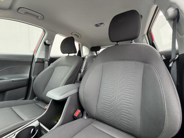 Hyundai Kona Electric Comfort Smart 48.4 kWh / SOH 100% / Fabrieksgarantie tot 2-2030 / Adaptieve Cruise / Navigatie / Camera / Stoel Verwarming / Stuurwiel Verwarming / Adaptieve Cruise /