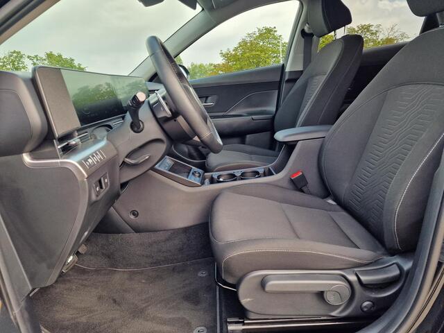 Hyundai Kona Comfort Plus 1.6 GDI HEV 137pk | ¤2.640 korting | STOEL + STUURVERW. | NAVI | APPLE CARPLAY / ANDROID AUTO | 18'' TWO-TONE LM-VELGEN |