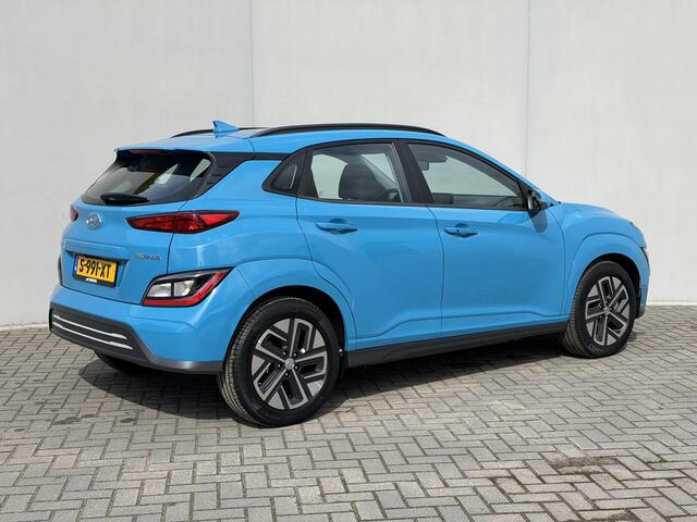 Hyundai Kona EV Comfort 64 kWh / Accu SOH 100% / Volledig Onderhouden / 8 Jaar Batterij Garantie / Adaptieve Cruise / Navigatie / Warmtepomp / Krell Audio / Camera / PDC /