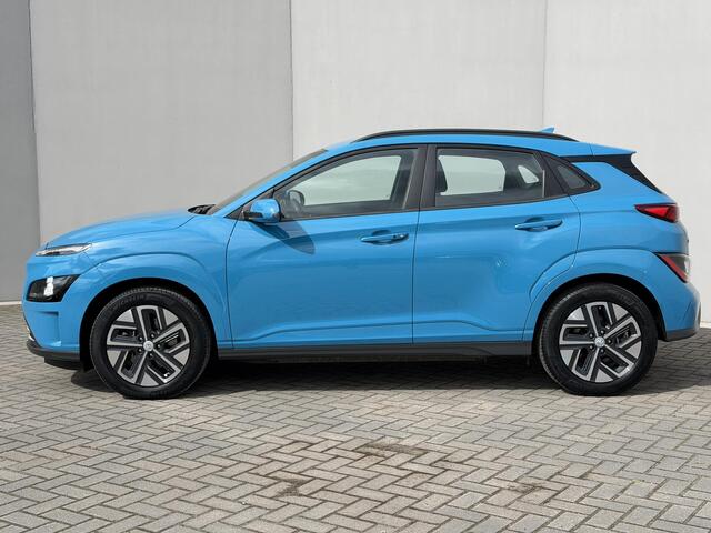 Hyundai Kona EV Comfort 64 kWh / Accu SOH 100% / Volledig Onderhouden / 8 Jaar Batterij Garantie / Adaptieve Cruise / Navigatie / Warmtepomp / Krell Audio / Camera / PDC /