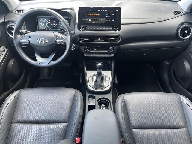 Hyundai Kona Premium 1.6 GDI HEV 105pk | TREKHAAK | LEDER | NAVI | APPLE CARPLAY / ANDROID AUTO | HEAD-UP DISPLAY | ADAPTIVE CRUISE |