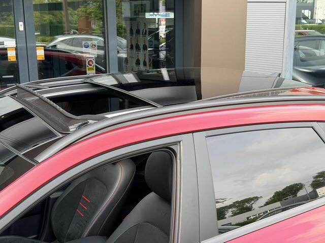 Hyundai Kona 1.6 GDI HEV N Line Sky / Trekhaak 1.300 KG / Schuif- & Kanteldak / BOSE Audio / 360 Camera / Memory Seat / Elek. Bedienbare Voorstoelen / Stoelverwarming Voor + Achter / Stoelverkoeling / Elek. Achterklep /