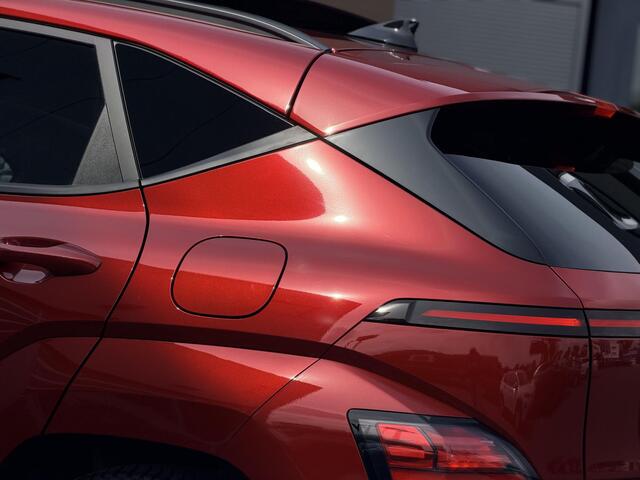 Hyundai Kona 1.6 GDI HEV N Line Sky / Trekhaak 1.300 KG / Schuif- & Kanteldak / BOSE Audio / 360 Camera / Memory Seat / Elek. Bedienbare Voorstoelen / Stoelverwarming Voor + Achter / Stoelverkoeling / Elek. Achterklep /
