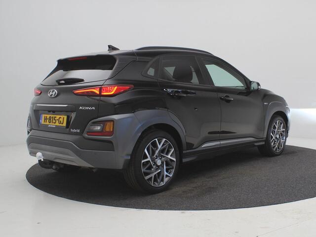 Hyundai Kona 1.6 GDI HEV Premium Automaat / Trekhaak / Lederen bekleding / HUD Display / Navigatie / Adaptieve Cruise Control / Elektrisch stoel voor / Stoel verwarming & koeling voor / NL Auto / Historie aanwezig /