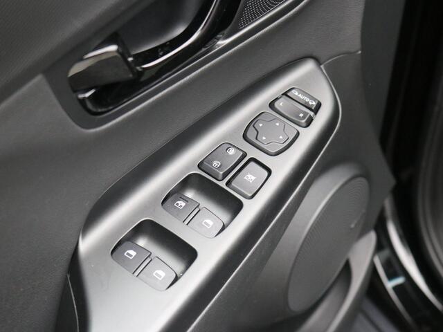 Hyundai Kona 1.6 GDI HEV Premium Automaat / Trekhaak / Lederen bekleding / HUD Display / Navigatie / Adaptieve Cruise Control / Elektrisch stoel voor / Stoel verwarming & koeling voor / NL Auto / Historie aanwezig /