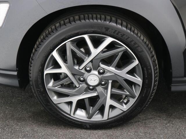 Hyundai Kona 1.6 GDI HEV Premium Automaat / Trekhaak / Lederen bekleding / HUD Display / Navigatie / Adaptieve Cruise Control / Elektrisch stoel voor / Stoel verwarming & koeling voor / NL Auto / Historie aanwezig /