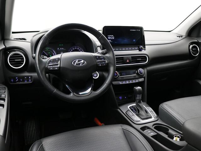 Hyundai Kona 1.6 GDI HEV Premium Automaat / Trekhaak / Lederen bekleding / HUD Display / Navigatie / Adaptieve Cruise Control / Elektrisch stoel voor / Stoel verwarming & koeling voor / NL Auto / Historie aanwezig /