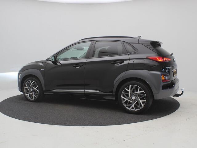 Hyundai Kona 1.6 GDI HEV Premium Automaat / Trekhaak / Lederen bekleding / HUD Display / Navigatie / Adaptieve Cruise Control / Elektrisch stoel voor / Stoel verwarming & koeling voor / NL Auto / Historie aanwezig /
