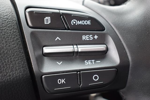 Hyundai Kona 1.0T Essence | Navigatie | Climate-/ Cruise Control | Camera + Sensoren |