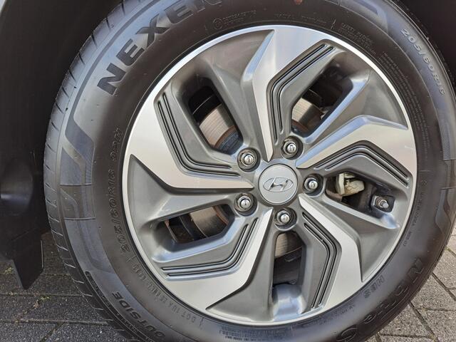 Hyundai Kona 1.6 GDI HEV Fashion | 21.259 km ! | Trekhaak | Navigatie |