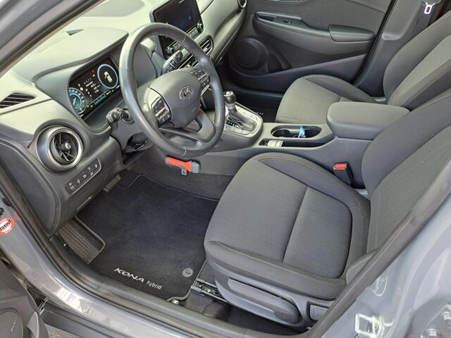Hyundai Kona 1.6 GDI HEV Fashion | 21.259 km ! | Trekhaak | Navigatie |