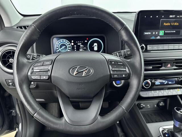 Hyundai Kona 1.6 GDI HEV Premium | Trekhaak 1300kg | Achteruitrij camera | All season banden | Stoel & stuur verwarming | Elektrische stoelen | Adaptive cruise | Dodehoek detectie |