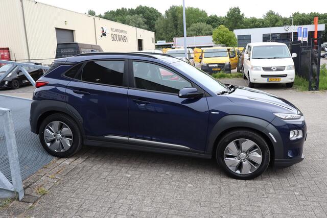 Hyundai Kona EV Comfort 64 kWh Dealeronderhouden! Achteruitrijcamera/Apple carplay/Warmtepomp/Adaptieve cruise control/Lane assist/Climate control/Navigatie