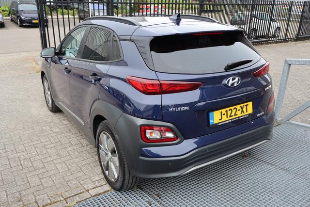 Hyundai Kona EV Comfort 64 kWh Dealeronderhouden! Achteruitrijcamera/Apple carplay/Warmtepomp/Adaptieve cruise control/Lane assist/Climate control/Navigatie