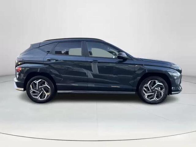 Hyundai Kona 1.6 GDI HEV N-Line | Demo voordeel | Rijklaarprijs! | Apple CarPlay/Android Auto | Verwarmde en verkoelde stoelen | 360 Camera |