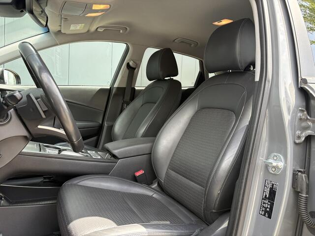 Hyundai Kona EV Premium 64 kWh / SOH 99,7% / Stoelverwarming en verkoeling / Airco / Apple CarPlay/Android Auto / Cruise Control / Navigatie /