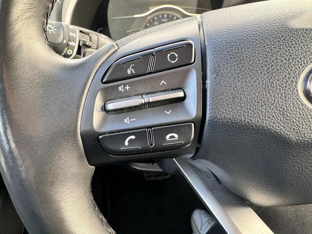 Hyundai Kona EV Premium 64 kWh / SOH 99,7% / Stoelverwarming en verkoeling / Airco / Apple CarPlay/Android Auto / Cruise Control / Navigatie /