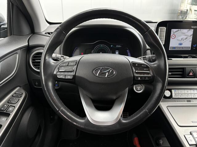 Hyundai Kona EV Premium 64 kWh / SOH 99,7% / Stoelverwarming en verkoeling / Airco / Apple CarPlay/Android Auto / Cruise Control / Navigatie /