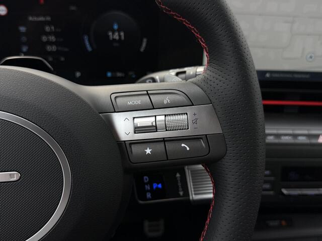 Hyundai Kona Electric N Line Business 64.8 kWh / ¤500,- voordeel / Warmtepomp / Bose Premium audio / Adaptieve Cruise Control / Apple Carplay/Android Auto / Navigatie / Achteruitrijcamera / DAB / Climate Control /