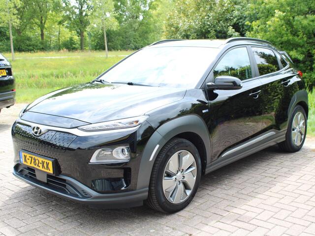 Hyundai Kona EV Premium 64 kWh | Trekhaak | Leder | Stoelverwarming/Koeling | Krell |