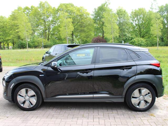 Hyundai Kona EV Premium 64 kWh | Trekhaak | Leder | Stoelverwarming/Koeling | Krell |