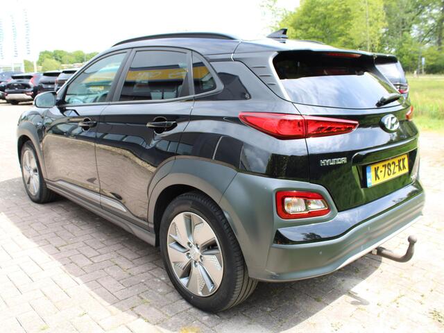 Hyundai Kona EV Premium 64 kWh | Trekhaak | Leder | Stoelverwarming/Koeling | Krell |
