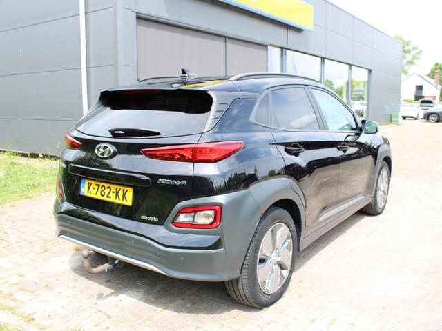Hyundai Kona EV Premium 64 kWh | Trekhaak | Leder | Stoelverwarming/Koeling | Krell |