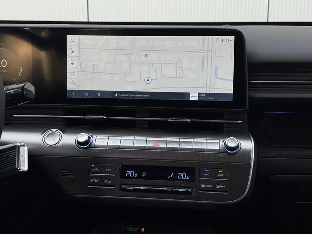 Hyundai Kona 1.6 GDI HEV Premium / ¤ 4.000,- Voordeel Op Nieuw Prijs / Rijklaarprijs / Direct Leverbaar / Modeljaar 2026 / Navigatie / 18" LMV / Adaptieve Cruise Control / Parkeersensoren voor en achter / Stoelverkoeling / Stuurverwarming /