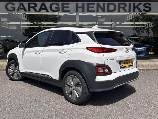 Hyundai Kona EV Premium 64 kWh | SOH: 97,6% | 3 Fase | Full Options | NAP | Leder | Stoelkoeling & Verwarming | LED | Blind-spot | Lage Km-stand! |