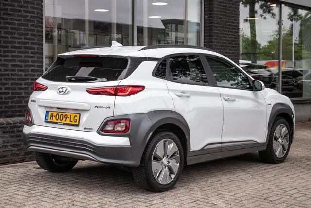 Hyundai Kona EV Premium 64 kWh - Stoelventilatie | Achterbankverw. | Adpt. cruise