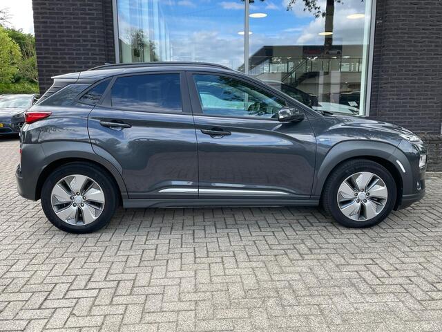 Hyundai Kona EV Premium 64 kWh - Stoelverw. + ventilatie | Prem. audio | Adpt. cruise