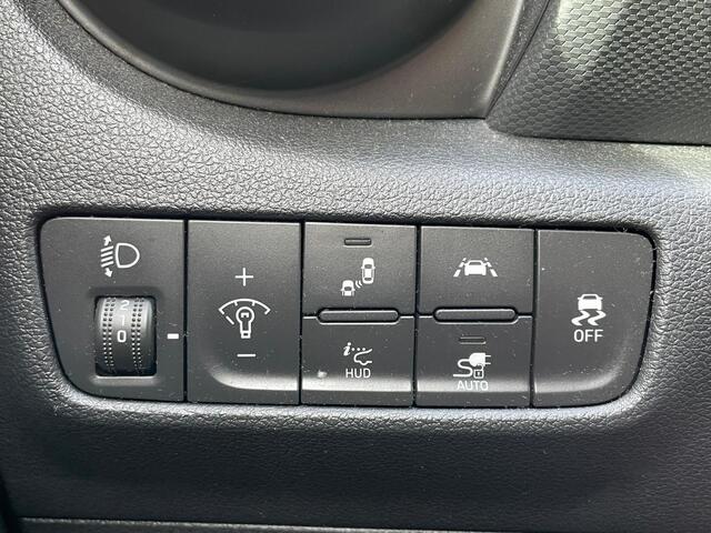 Hyundai Kona EV Premium 64 kWh - Stoelverw. + ventilatie | Prem. audio | Adpt. cruise