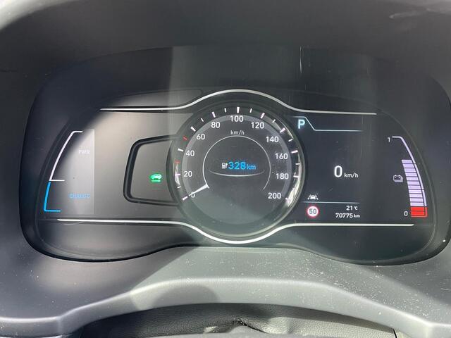 Hyundai Kona EV Premium 64 kWh - Stoelverw. + ventilatie | Prem. audio | Adpt. cruise