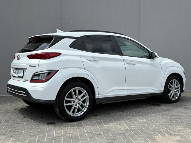 Hyundai Kona EV Fashion 64 kWh / ¤19.985,- ex btw / Grijs Kenteken / Navigatie / Apple Carplay/Android Auto / Achteruitrijcamera / Stoel-/Stuurverwarming / HUD / KRELL audio /