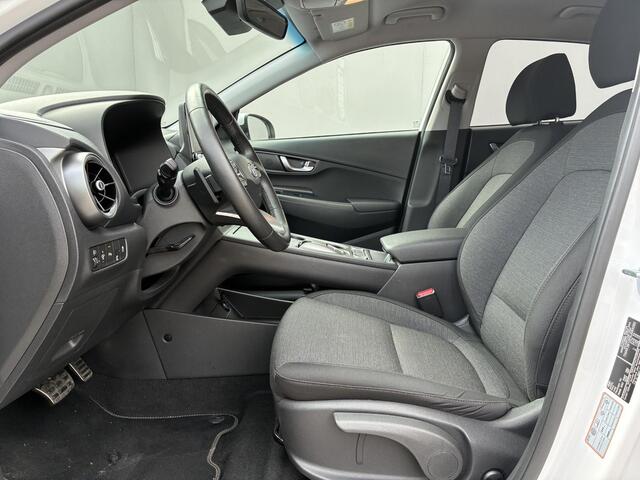 Hyundai Kona EV Fashion 64 kWh / ¤19.985,- ex btw / Grijs Kenteken / Navigatie / Apple Carplay/Android Auto / Achteruitrijcamera / Stoel-/Stuurverwarming / HUD / KRELL audio /