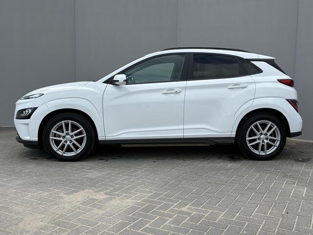 Hyundai Kona EV Fashion 64 kWh / ¤19.985,- ex btw / Grijs Kenteken / Navigatie / Apple Carplay/Android Auto / Achteruitrijcamera / Stoel-/Stuurverwarming / HUD / KRELL audio /